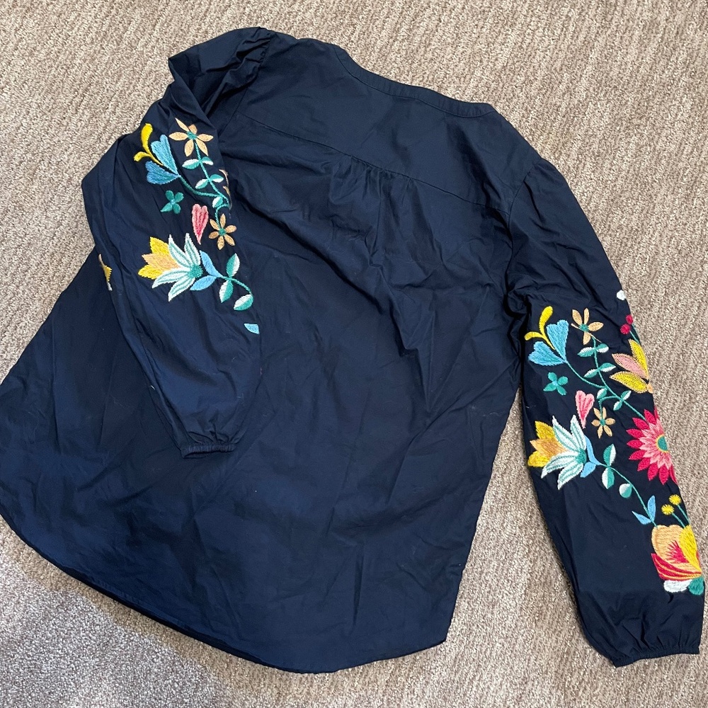 Talbots Embroidered Sleeve Poplin Top - Navy, Size Medium‎ - Picture 5 of 10